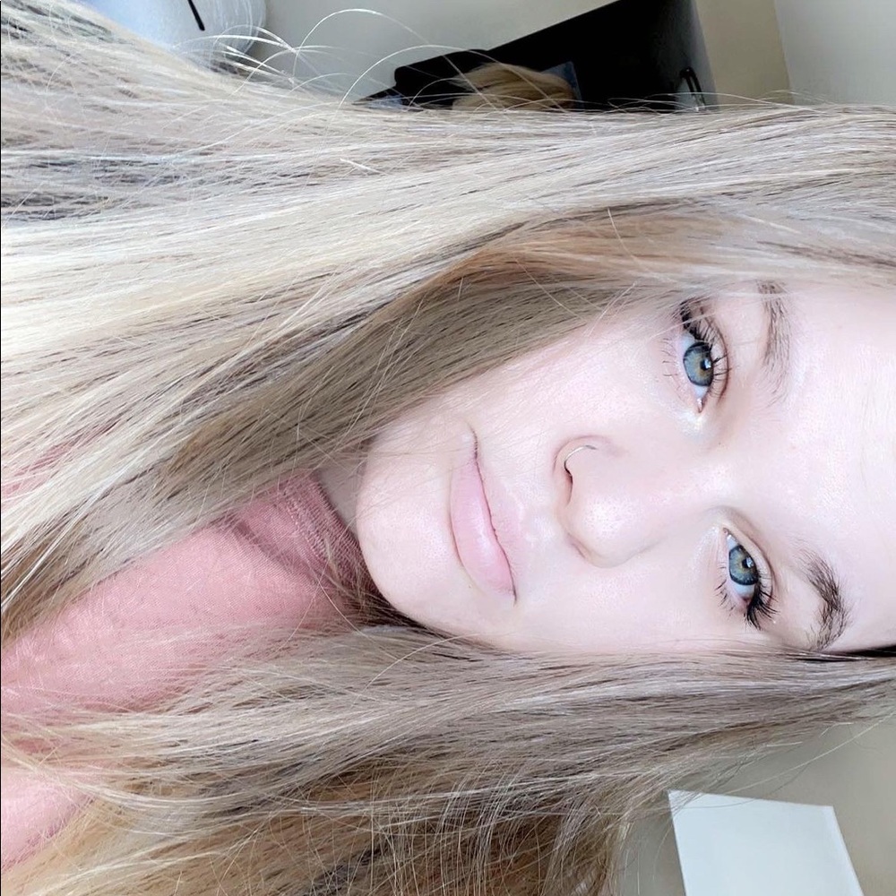 Meet your Posher, Olivia